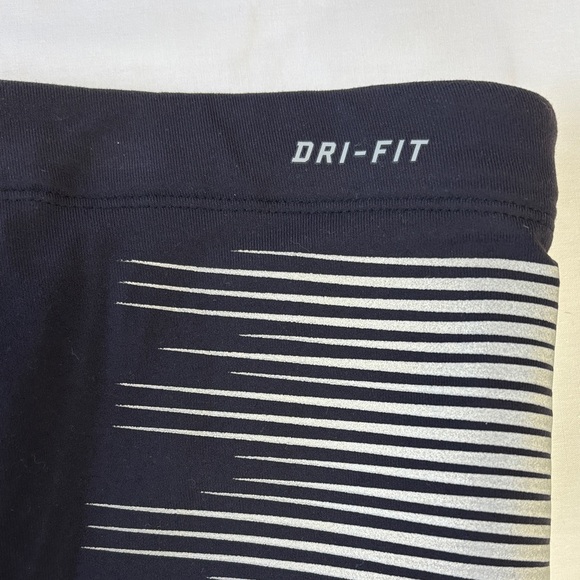 🖤 Nike Dri-FIT/Stay Warm Leggings Black Gray Striped Women NWT Stretch 🖤 - Picture 13 of 17